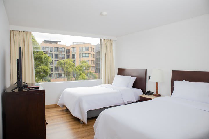 Guest room with 2 double beds