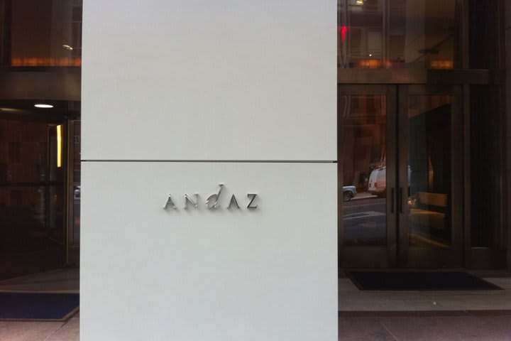 Entrada del Andaz Wall Street