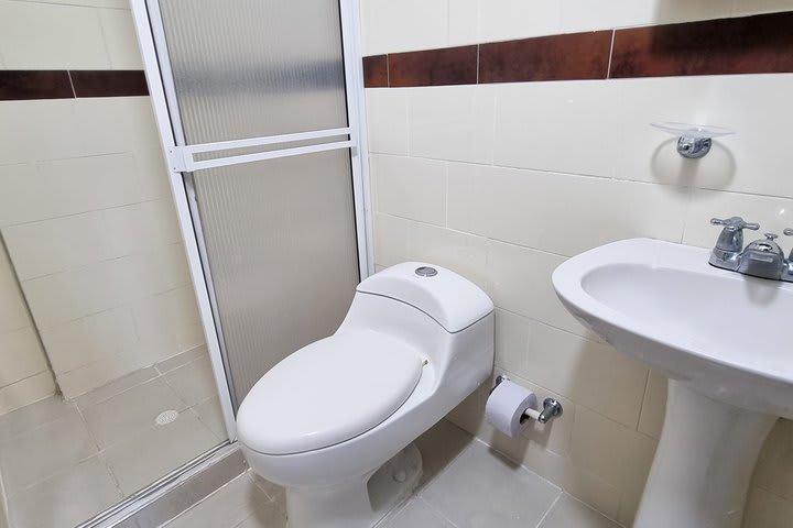 Baño privado de un Apartamento con balcón 306BR