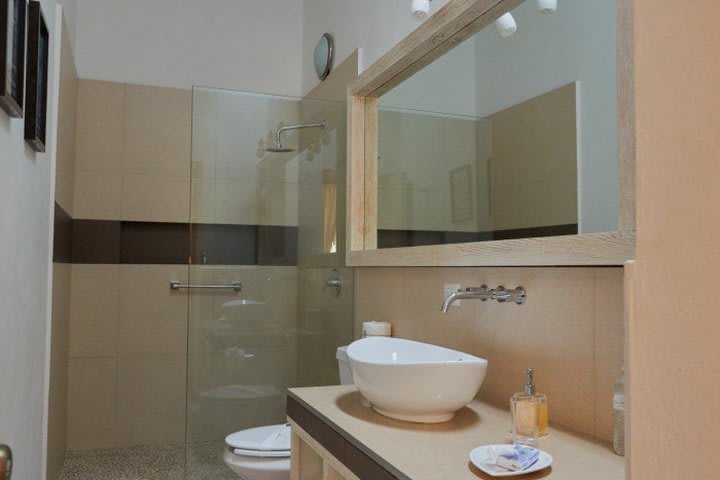 Baño privado con suite de una habitación