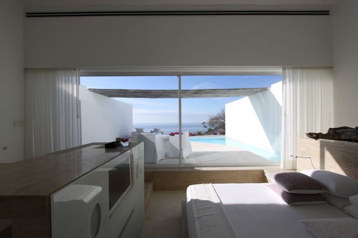 Villa con piscina y vista al mar