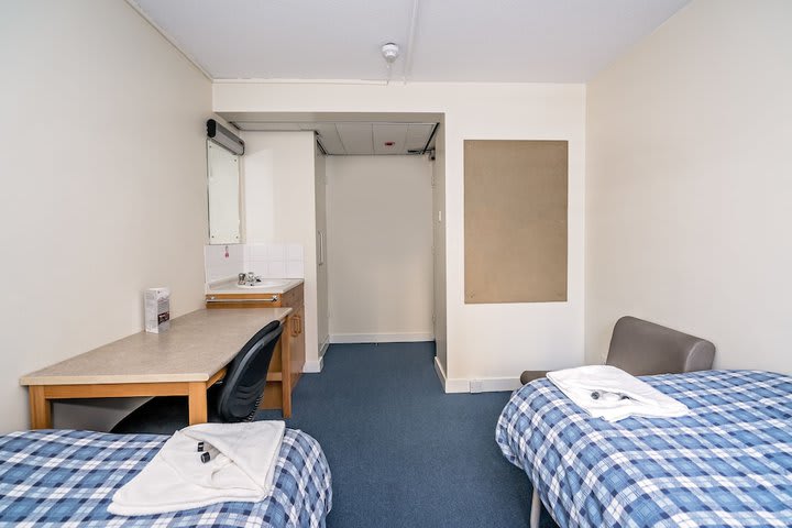 Basic Twin Room, 2 Twin Beds, Shared Bathroom