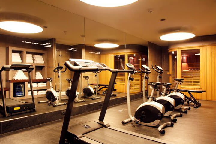 El hotel Holiday Inn Las Tablas en Madrid tiene un gimnasio con sauna