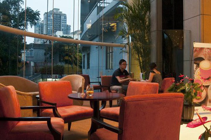 Lobby del Gubei Garden Hotel con vista a la ciudad