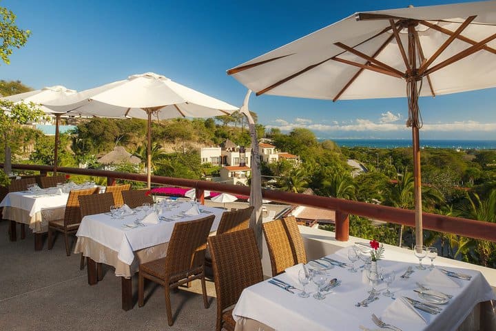 Terraza del restaurante Raixes