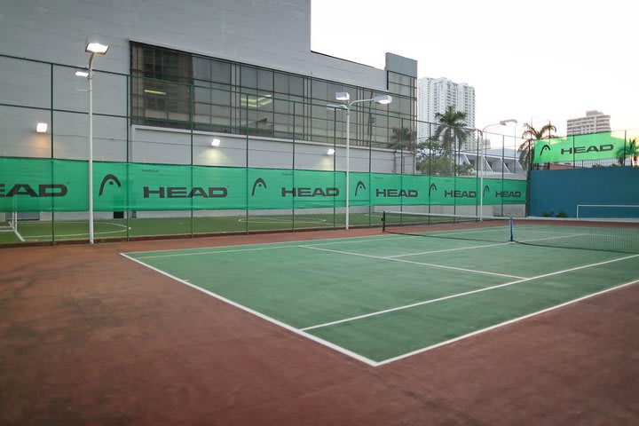 Canchas de tenis en la propiedad