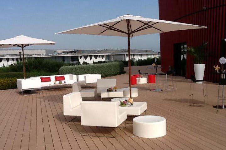 Terraza del Hotel Santos Porta Fira en Barcelona