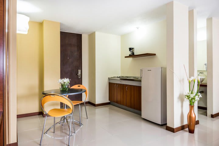 Cocina básica en habitación