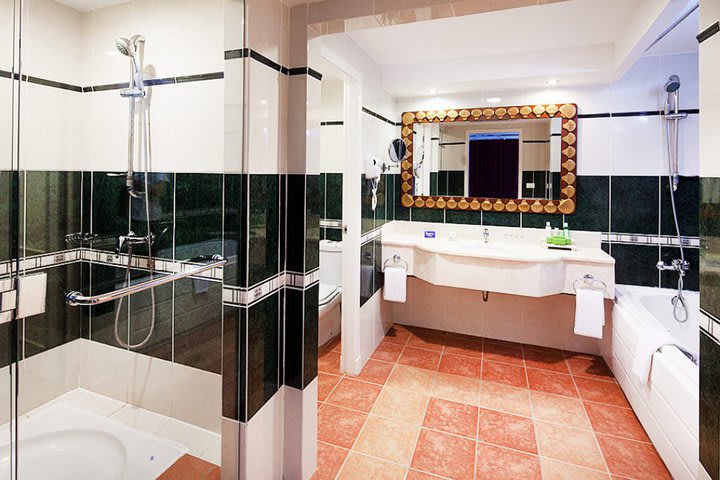 Guest bathroom with shower and tub