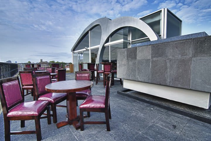 Bar Blue Sky Terraza del hotel The Jonathon