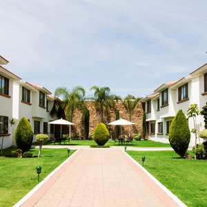 La Posada Hotel & Suites