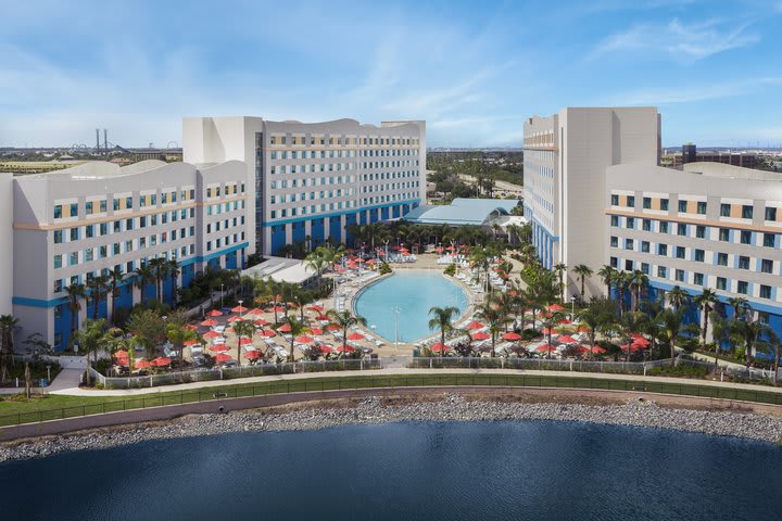 Universal's Endless Summer Resort - Surfside Inn and
                                            Suites