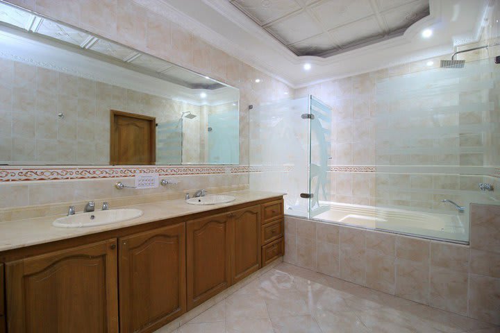 Baño privado de una habitación superior doble