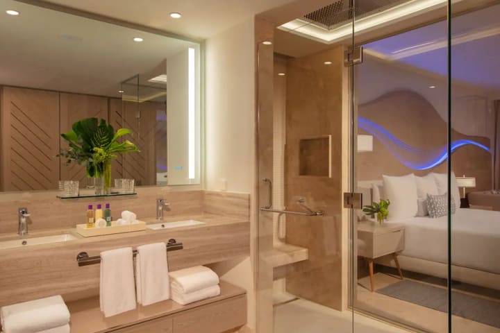 Img - Xcelerate Junior Suite Live Big Ocean Front King - BCLKOF
