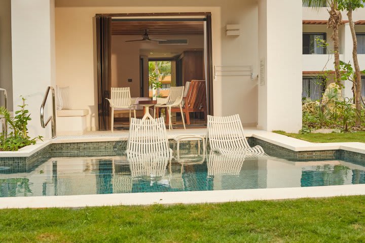 Sitting area next to the pool