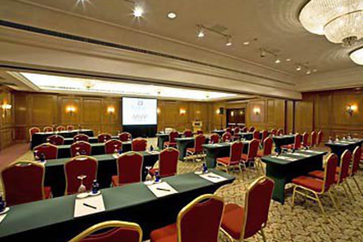 JW Marriott Rio de Janeiro features conference facilities that can accommodate up to 250 guests