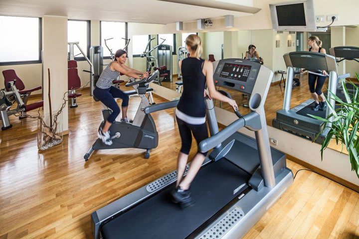 Gimnasio del hotel al norte de Milán, Cosmo Palace