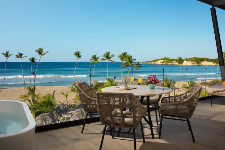 Img - Preferred Club master suite swim out ocean front - PMSSF