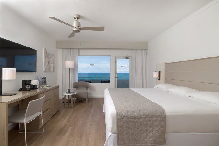 Deluxe king oceanfront guest room