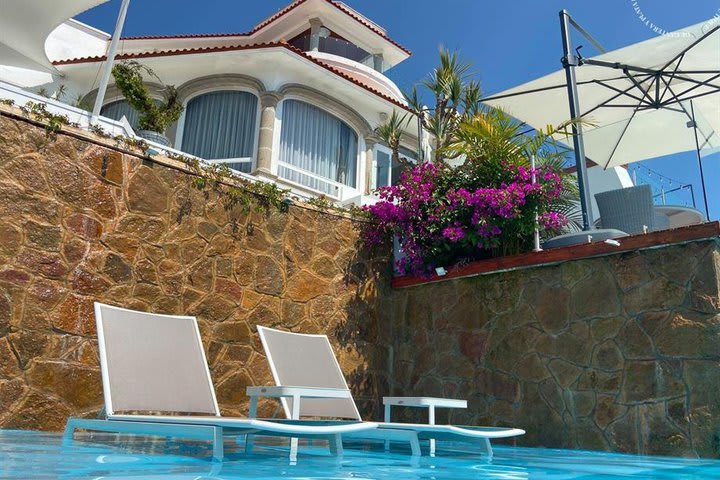 Sun loungers in the pool