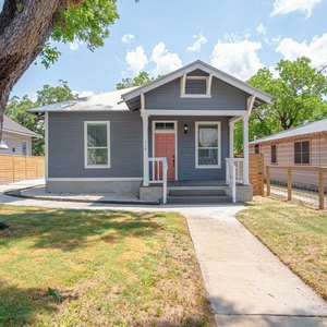 Comfy and Incredible Fenced 2BR 2 BA Near Downtown