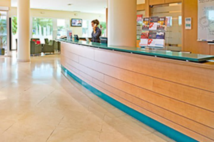 Recepción del Ibis Madrid Alcalá de Henares