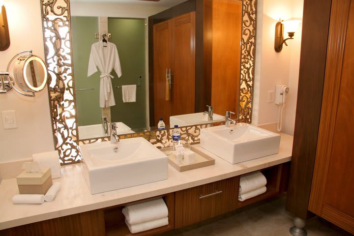 Baño de una habitación grand del hotel Grand en Acapulco