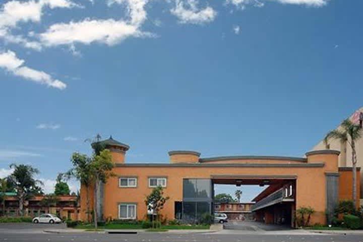 Rodeway Inn & Suites Near Convention Center