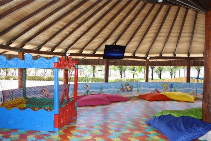 Hotl Vila Gale Eco Resort do Cabo has a children's club