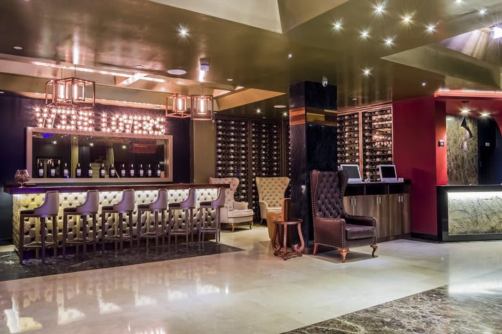 Lobby bar