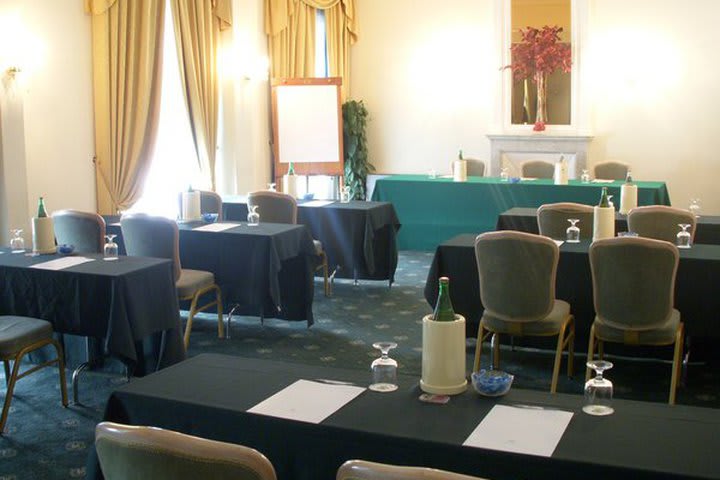 Salón de eventos del hotel Ambasciatori Palace en el centro de Roma