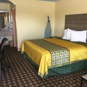 Luxury Inn and Suites Seaworld Lackland