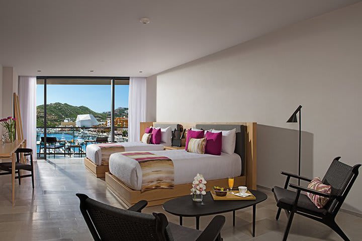 Suite with two beds and view to the marina