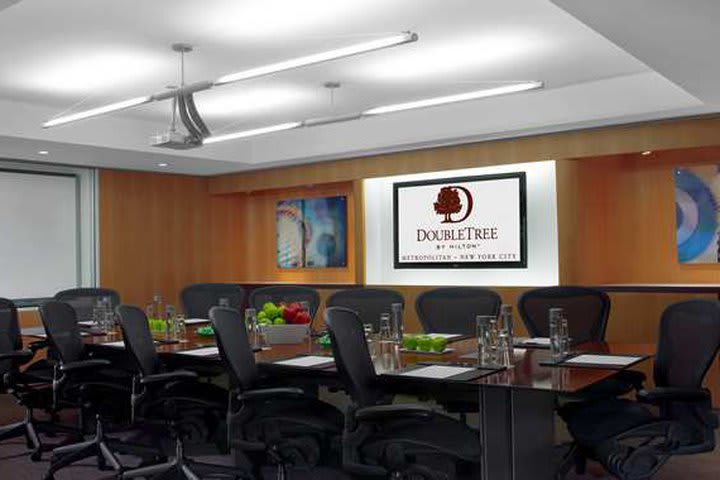 The Doubletree Metropolitan Hotel cuenta con salones para eventos