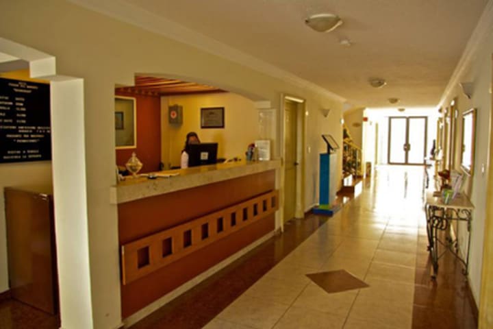 Recepción Del Marques Hotel and Suites en Guadalajara