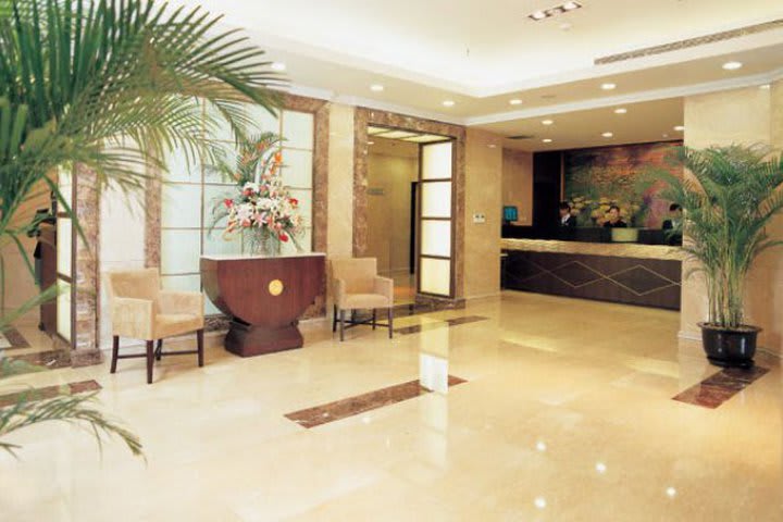 Lobby at the Howard Johnson All Suites Hotel Shanghai