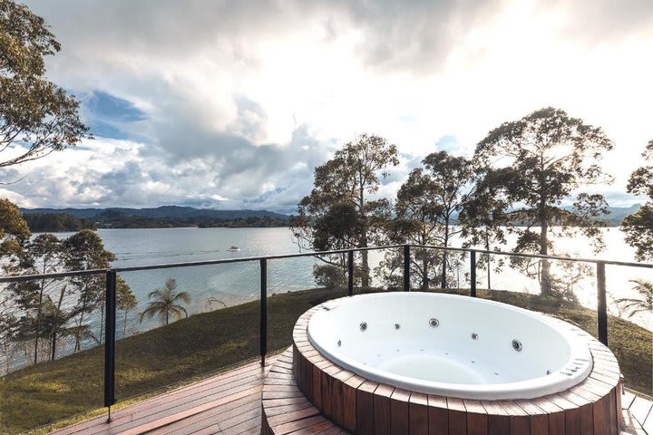 Villa tipo C+J con vista al embalse