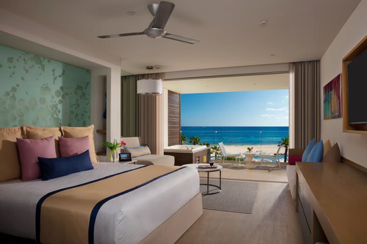 Junior suite king frente al mar - Club Preferred