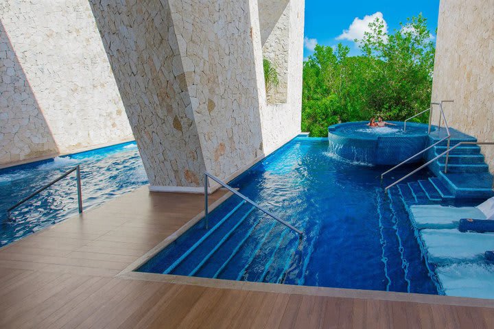 Hydrotherapy area in the Spa