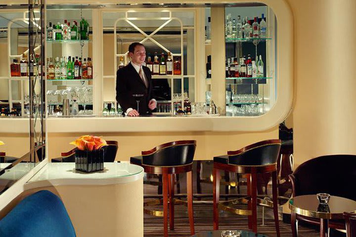 American Bar en el hotel The Savoy tiene bebidas nacionales e importadas