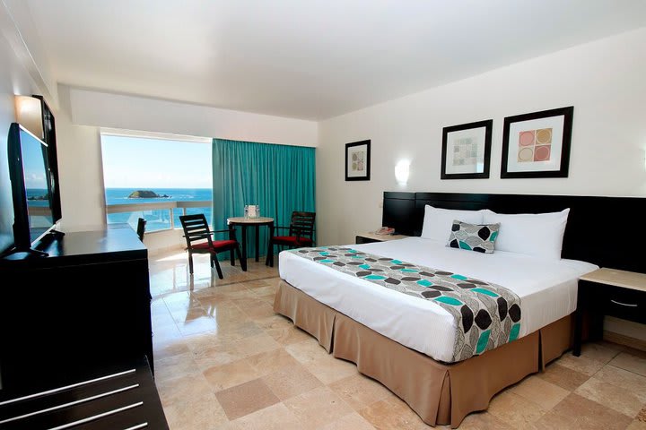 Standard king guest room with ocean view