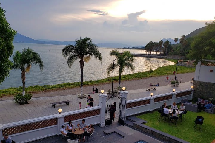 Vista al lago desde el hotel