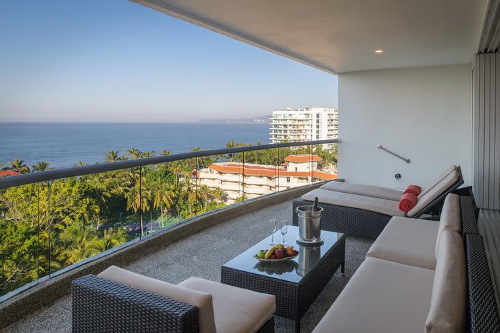 Sitting area with ocean view