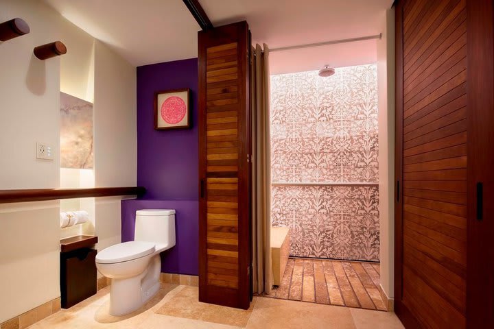 Private guest bathroom