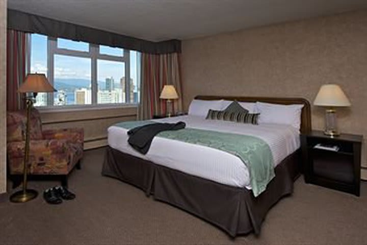 Coast Plaza Hotel & Suites