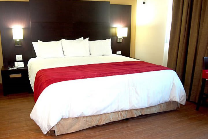 Habitación estándar con cama queen del hotel Príncipe en la Ciudad de Panamá