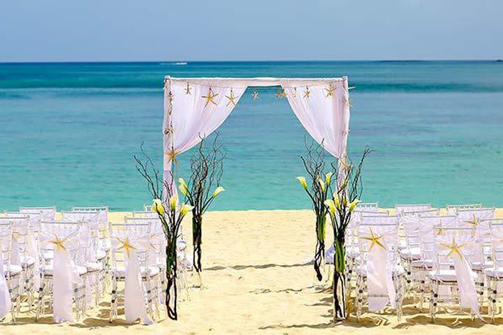 Wedding service in front of the sea