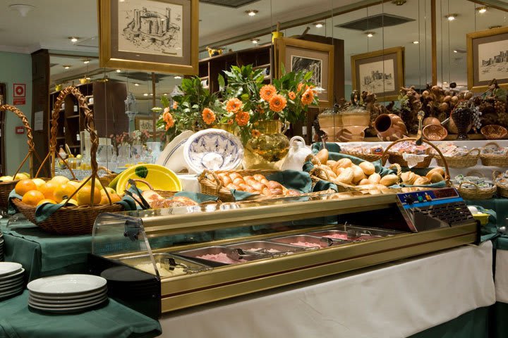 Salón de desayunos en el Hotel Gran Atlanta en Madrid