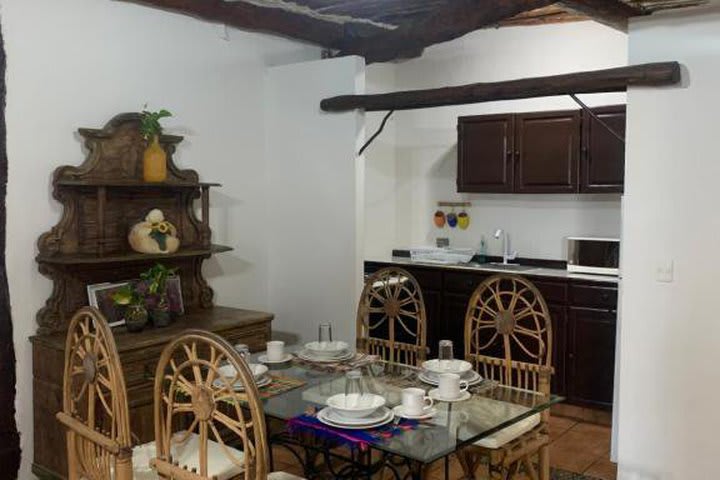 Comedor y cocina equipada