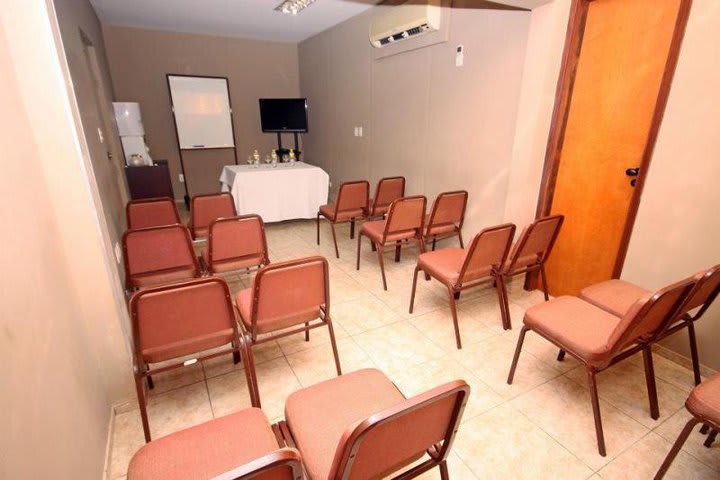 Meeting rooms at MarOlinda Cult can accommodate up to 100 guests